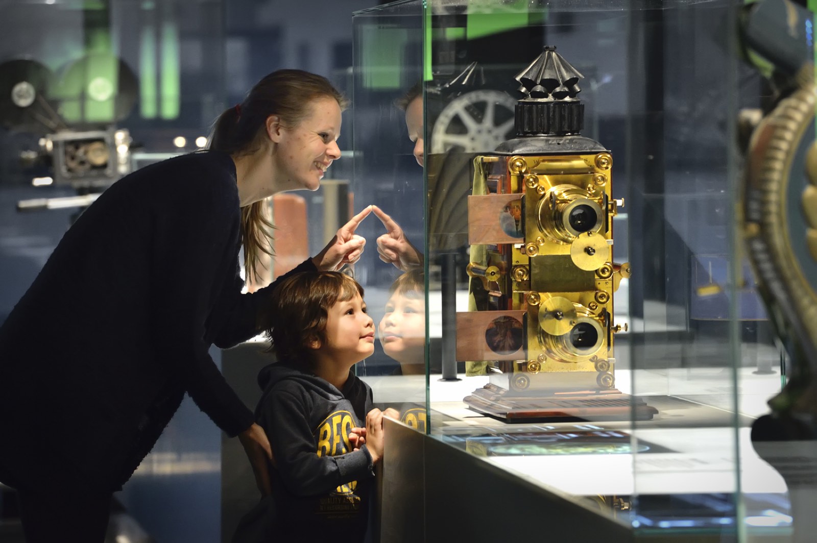 Mother and child experiencing an Eye Filmmuseum exhibition